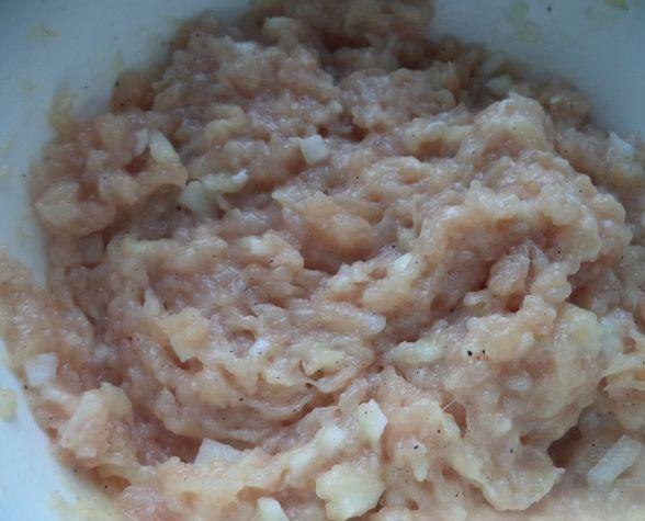 Быстрые котлеты из куриного фарша. Список продуктов: -Куриный фарш - 500 г -Яйцо - 1 шт. -Лук ... - 6