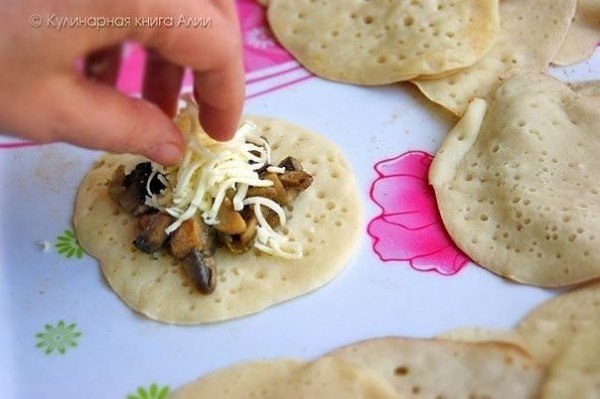 Блинчики с грибами и сыром.Но это не простые блинчики! Простые так не получится завернуть....Сама их ... - 5