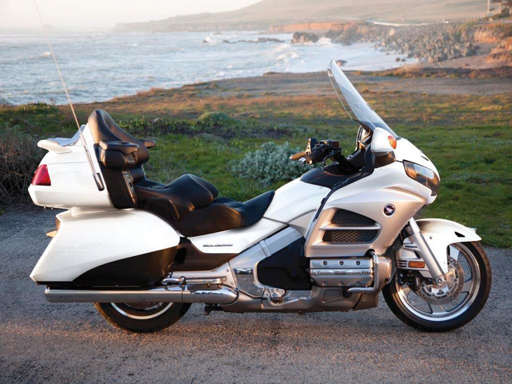 Honda GL1800A Gold Wing - 2