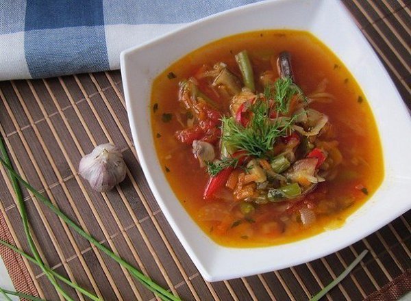 Топ-9 Вкуснейших горячих первых блюд. 1 Куриный суп с сырными рулетиками 2 Суп с куриными сердечками ... - 5