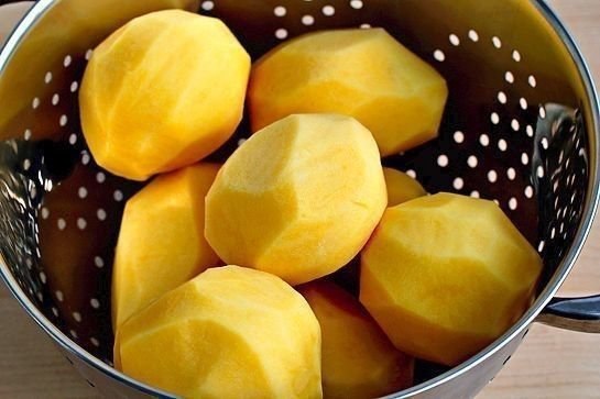 Ароматный картофель фри, запеченный в духовке. Ингредиенты: Большие картофелины — 8 шт. Яичные белки ... - 3