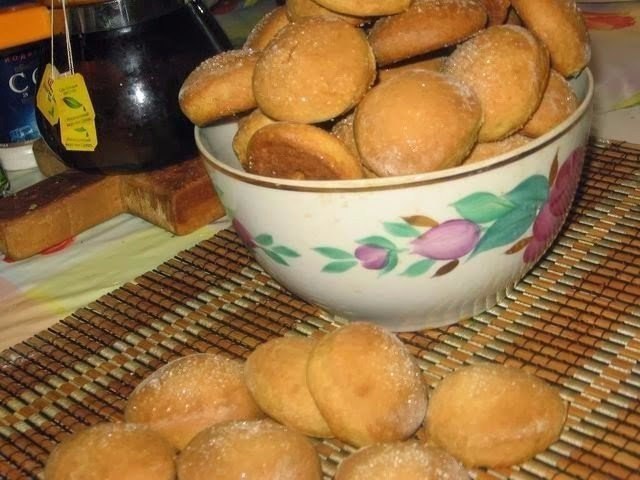 Домашнее мягкое печенье на сметане.Очень простое печенье, которое понравится Вам и вашим детям ...