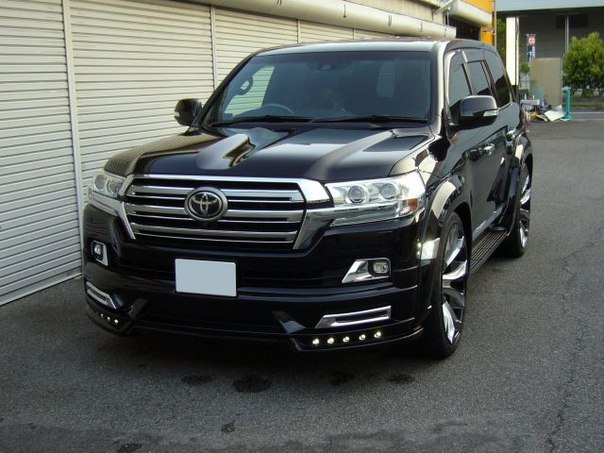 TOYOTA LAND CRUISER 200