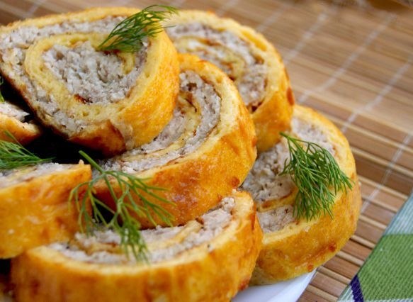 Куриный рулет.Это не просто куриный рулет, это наивкуснейший куриный рулет!А какой он сочный! Вкусен ...