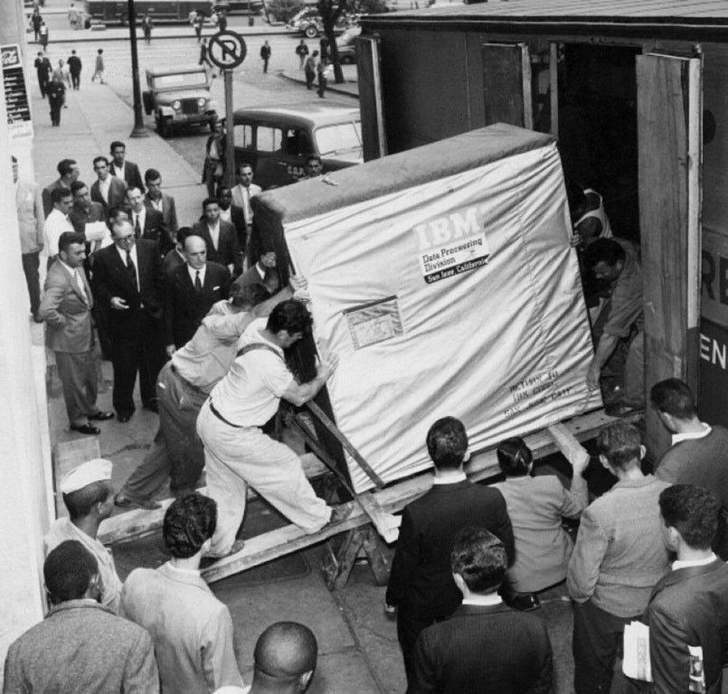 Ƹ   IBM   5  (1956 )