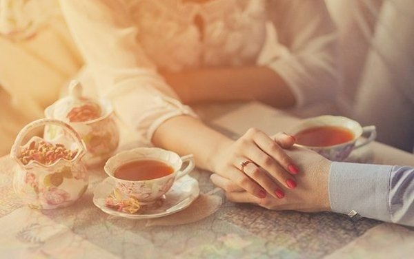 Цените тех, с кем можно быть собой. Без масок, недомолвок и амбиций. И берегите их, они вам посланы ...