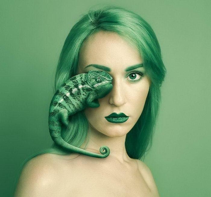     .  Flora Borsi
