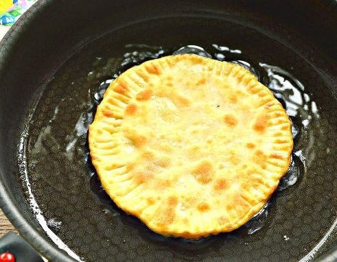 Лепешки с мясной начинкой и зеленью.Сытные лепешки с мясной начинкой и свежей зеленью станут ... - 6
