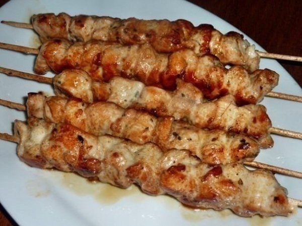 Шашлык из курицы в духовке.Ингредиенты:Филе курицы — 2 ШтукиРастительное масло — 2 Ст. ложкиЧеснок — ... - 5