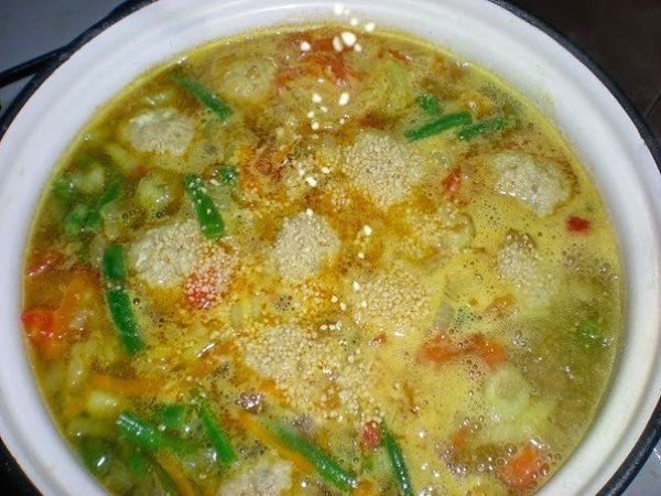 Суп с фрикадельками и кус-кусом.Ингредиенты:Картофель — 2 шт.Сельдерей (черешки) — 2 шт.Фасоль ... - 5