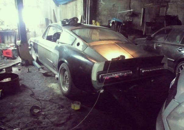    Shelby GT500.    2410.   BMW 740 (4.4L) - 4