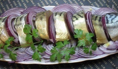 Как приготовить копченую скумбрию дома.Это скорее эксперимент в домашних условиях, но без химии и ...