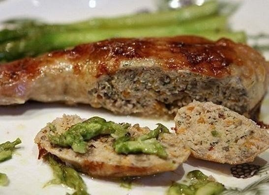Фаршированные ножки.Ингредиенты:Куриные окорочка – 9 шт.,Большие луковицы – 2 шт.,Большая морковка – ...