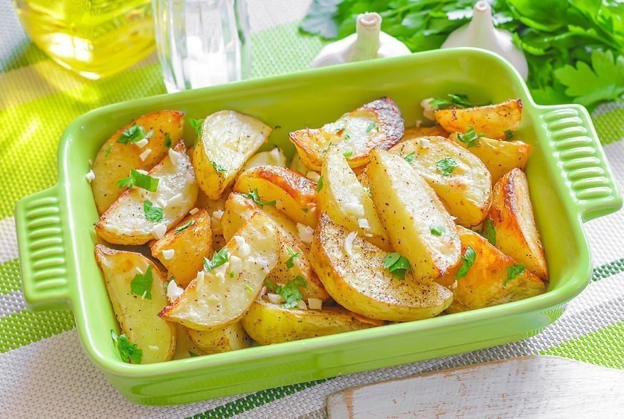 Картофель по-гречески .на 100грамм - 100.8 ккалБ/Ж/У - 2.35/2.72/17.44 Ингредиенты: картошка – 0,5 ...