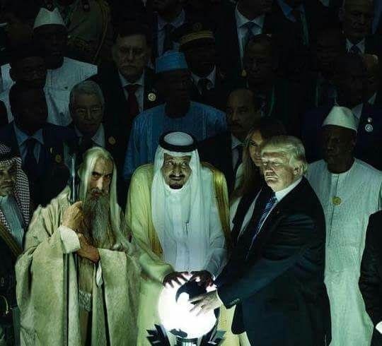 Кто-то прифотошопил Сарумана к фото Трампа... И всё выглядит вполне нормально...