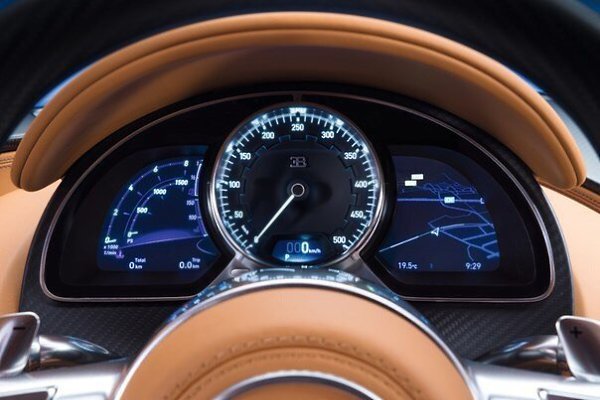 Спидометр нового суперкара Bugatti Chiron, размеченный до 500 км/ч