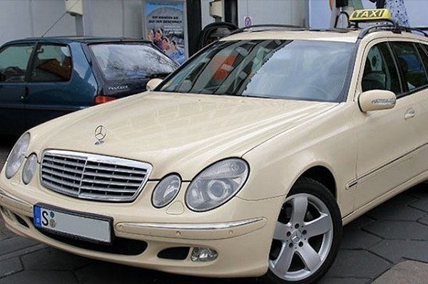 Таксист из Греции зафиксировал самый высокий пробег на автомобиле Mercedes — машина прошла почти 5 ...