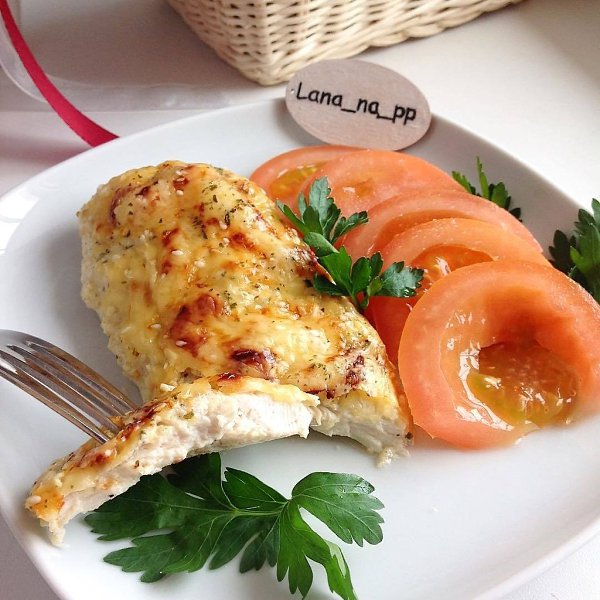 Куриное филе в кунжуте .на 100грамм - 136.09 ккалБ/Ж/У - 18.86/5.18/2.47 Ингредиенты: Куриное филе ...