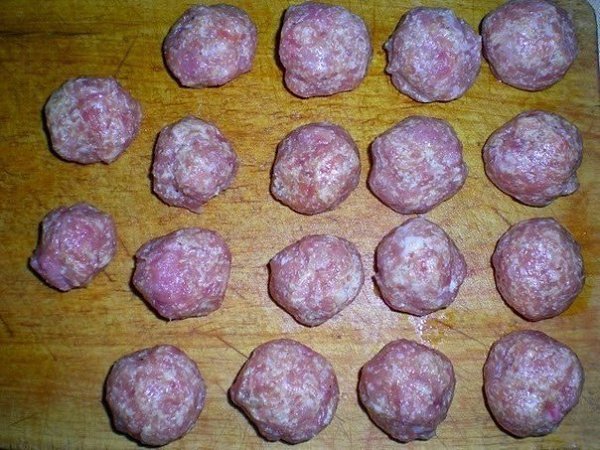 Суп с фрикадельками и кус-кусом.Ингредиенты:Картофель — 2 шт.Сельдерей (черешки) — 2 шт.Фасоль ... - 2