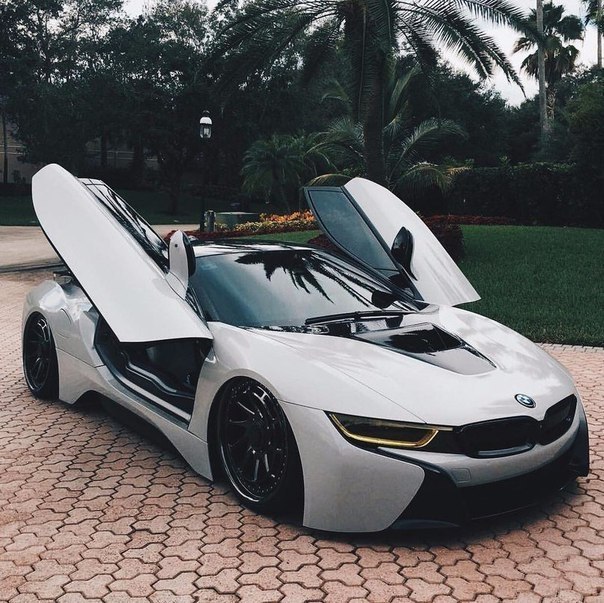 BMW i8