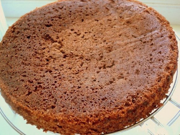 Торт «Клубника и шоколад».Летний торт с клубникой. Очень вкусно!яйца — 1 штсахар — 50 гмука — 40 ... - 4