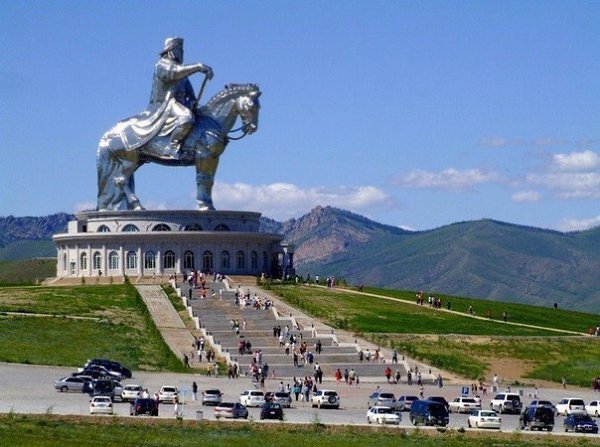 Памятник Чингисхану, Монголия - самая высокая конная статуя в мире