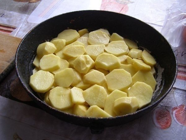 Овощная запеканка.Ингредиенты:Картофель — 6 шт.Лук репчатый — 2 шт.Грибы белые — 100 гПомидоры — 2 ... - 3