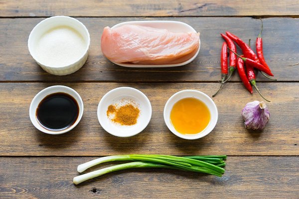 Курица гунбао (kung pao) — для самых крепких.Ингредиенты:Куриное филе — 2 шт.Соевый соус — 1 ст. ... - 2