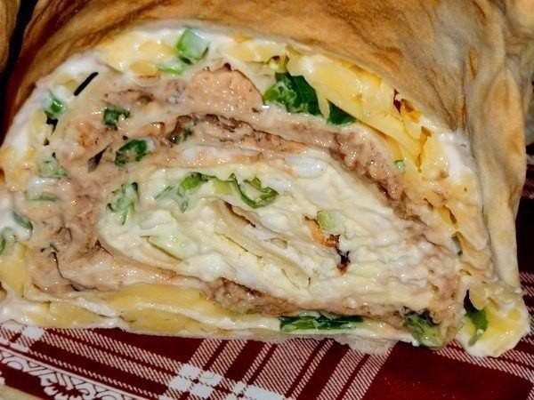 Закусочные рулеты из лаваша.1. Рулеты из лаваша с курицей и плавленым сырком.Ингредиенты:— лаваш — 2 ... - 4