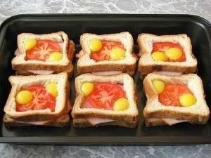 Горячие бутерброды с окороком, помидорами и яйцами.Для 6 бутербродов нам понадобятся:- 6 кусочков ... - 8