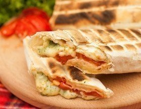 5 непревзойдённых рецептов рулетов из лаваша, для полезного перекуса! .Сохрани себе! 1. Лаваш с ...