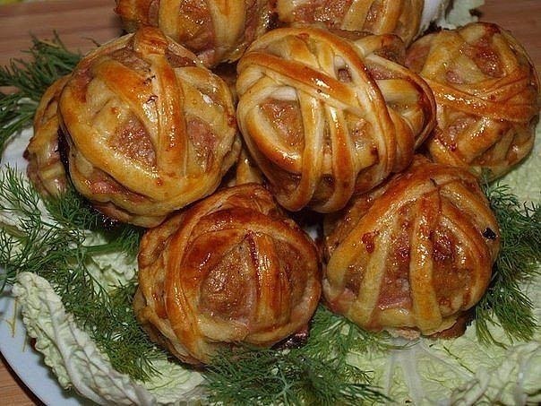 Мясные клубочки просто объеденье! Обязательно приготовьте! Нам понадобятся: Не жирная свинина — 500 ...
