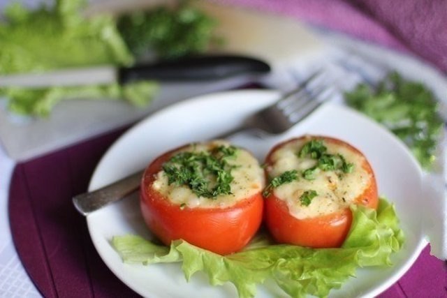 Помидоры, фаршированные куриным филе и овощами! .на 100грамм - 75.41 ккалБ/Ж/У - ...