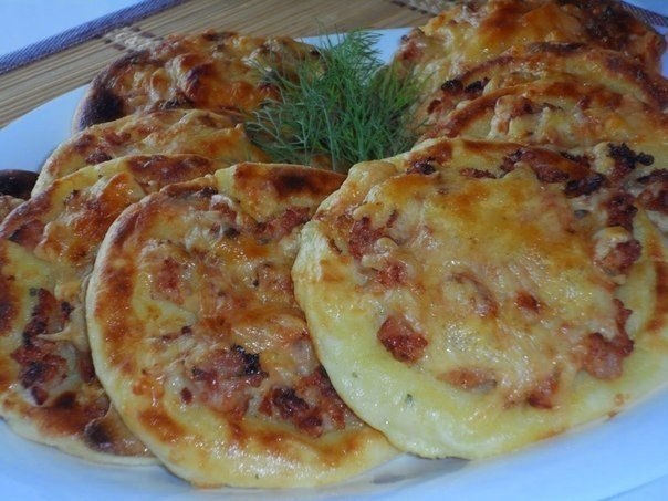 КАРТОФЕЛЬНЫЕ ВАТРУШКИ С КУРИЦЕЙ .Ингредиенты:Для картофельных ватрушек: пол кило картошки 1 яйцо 0.5 ...