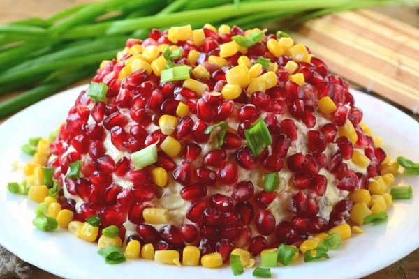 Мясной салат с гранатом и кукурузой.https://vk.com/club61714171?w=wall-61714171_14837Приглашаю всех ...