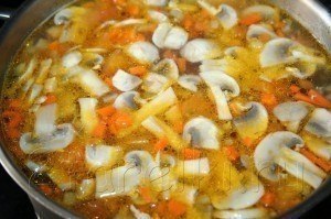 Куриный суп с шампиньонами.Вкусный курино-грибной супчик. Несомненное его преимущество в том, что в ... - 6
