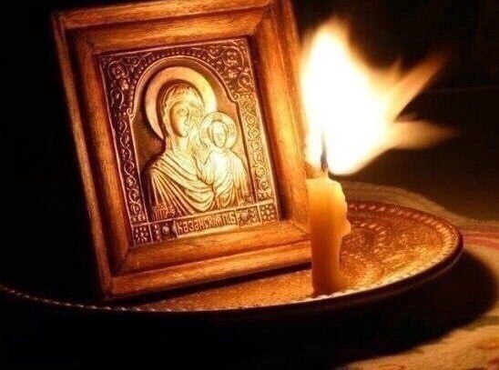 Тихо в церковь я войду, за семью зажгу свечу, тихо Бога попрошу - береги их, я молю!
