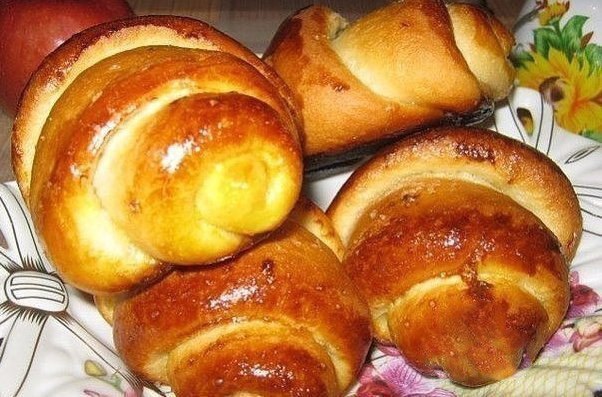 МАМИНЫ ПЛЮШКИ .Готовь сразу несколько порций! Ингредиенты: 200 мл смеси молока с водой, 1 яйцо, ...