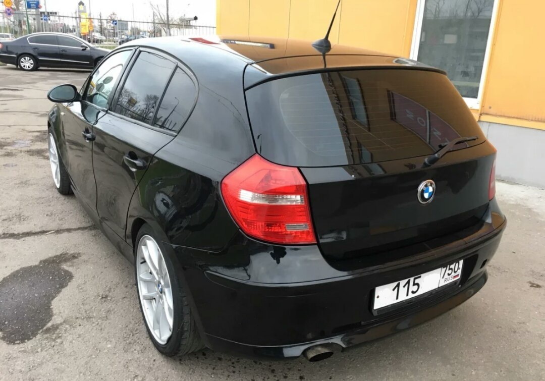 BMW 1  116i. 1.6 , 115 .. 2009.  110500 .   5 .  425..  ... - 2