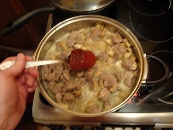 Мясо в сырном соусе.Ингредиенты:1. Мясо (у меня 1,5 кг замороженной свиной шеи)2. Шампиньоны (0,5 кг ... - 6