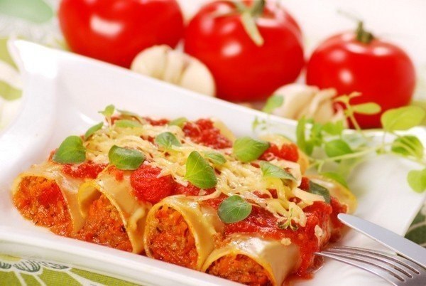 Топ-9 вкуснейших блюд из фарша.1. ЛазаньяИнгредиенты: 200-250 г листов лазаньи 1 кг фарша 500 г ... - 9