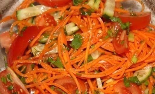 9 вкуснейших салатов на каждый день! Подборка: 1. Салат с сухариками. 2. Салат с копченым сыром. 3. ...