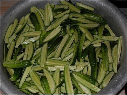 ОГУРЦЫ В ГОРЧИЧНОЙ ЗАЛИВКЕ.ИНГРЕДИЕНТЫНа банки емкостью 0,5 л:Огурцы - 4 кгСахар - 1 стаканУксус 9% ... - 2