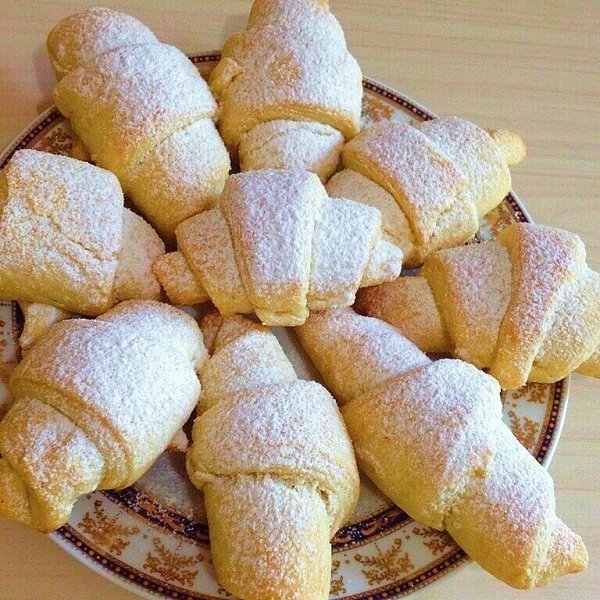РОГАЛИКИ. Очень вкусные, мягкие, рассыпчатые рогалики, просто тают во рту. Для теста 1: сметана - ... - 5