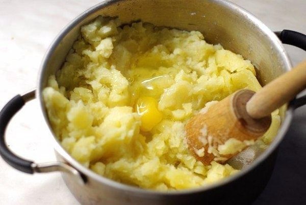 Картофельные котлеты с курицей.Приготовление:Заранее отварена куриная грудка (но может быть любая ... - 3