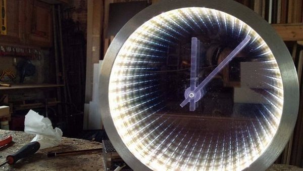 Очень крутые часы. Зеркало, светодиодная лента и полупрозрачное стекло. - 7