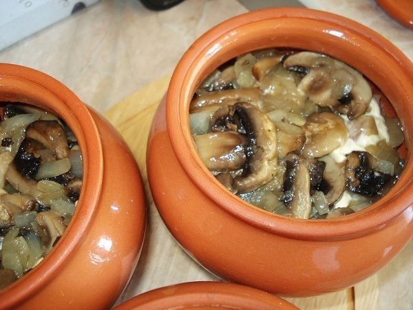 Мясо в горшочке с картофелем и сыром.Мясо в горшочке — простое в приготовлении блюдо. Ваши родные и ... - 4