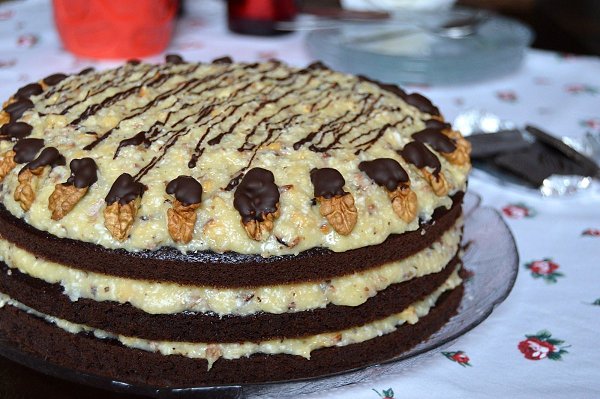 Немецкий торт — вкуснейшее лакомство с потрясающе нежным кремом. Коржи: 280 г муки 260 г сахара 100 ...