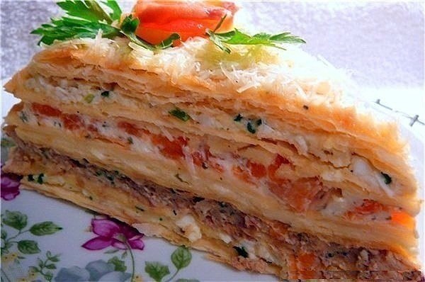 ТОП-5 САМЫХ ВКУСНЫХ ЗАКУСОЧНЫХ ТОРТОВ. 1) Рыбный закусочный торт ИНГРЕДИЕНТЫ: 5 шт. вафельных коржей ... - 3