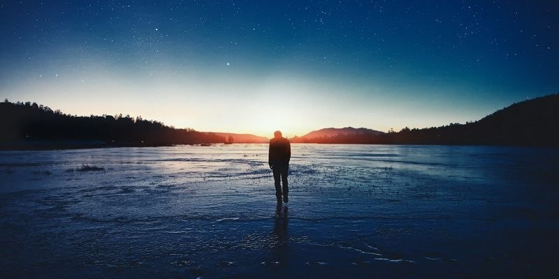 10 вещей, которые нужно знать, если вы любите интроверта. 1. Интровертам не нужно все время ...